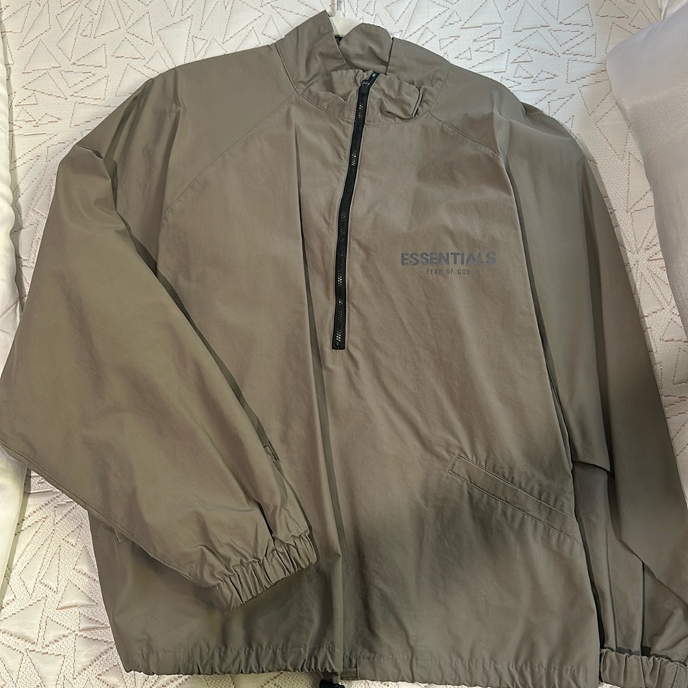 Women’s Essentials windbreaker size medium